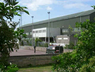 stadiumO24.jpg (77346 bytes)